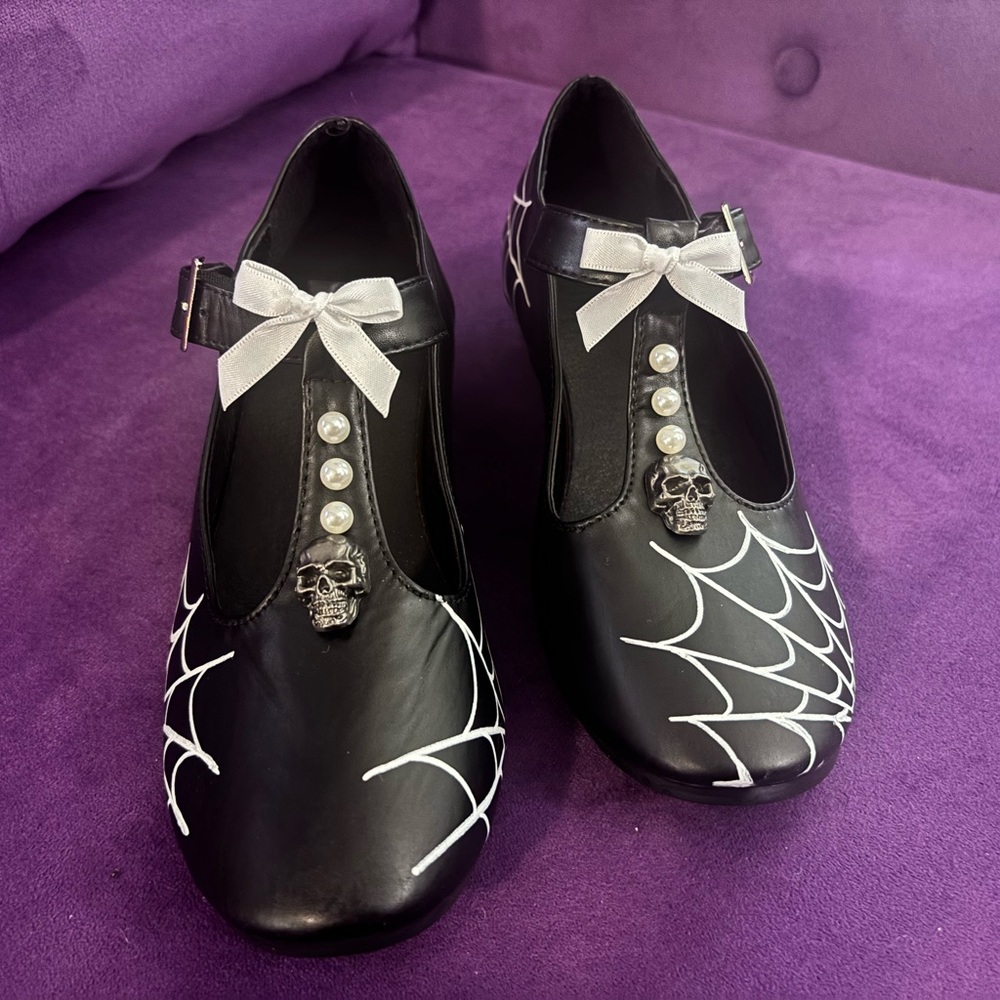 Black Spiderweb Mary Jane Heels with Pearl & Skull Charms, Removable Bows - Picture 3 of 8